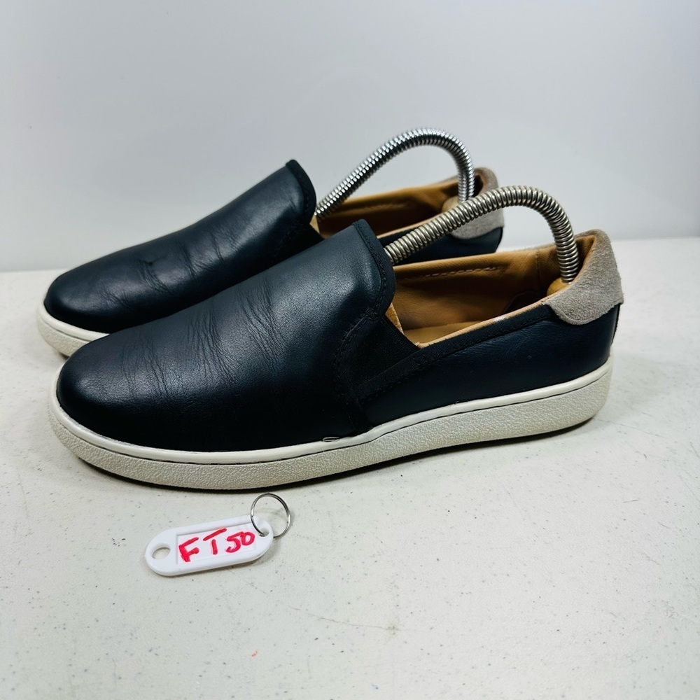 Ugg Cas Women’s Size 8 M Black Slip On Sneakers Leather